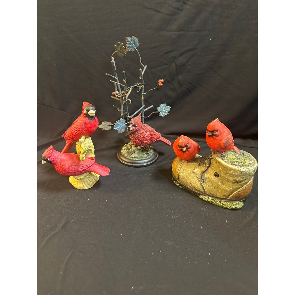 Red Cardinal bird figurines assortment. Vintage came from an estate sale.
